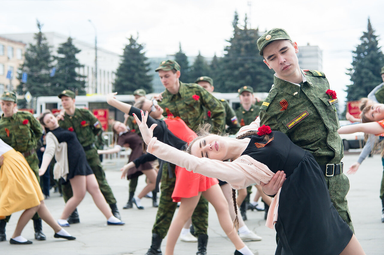 Танец к 9 мая в школе