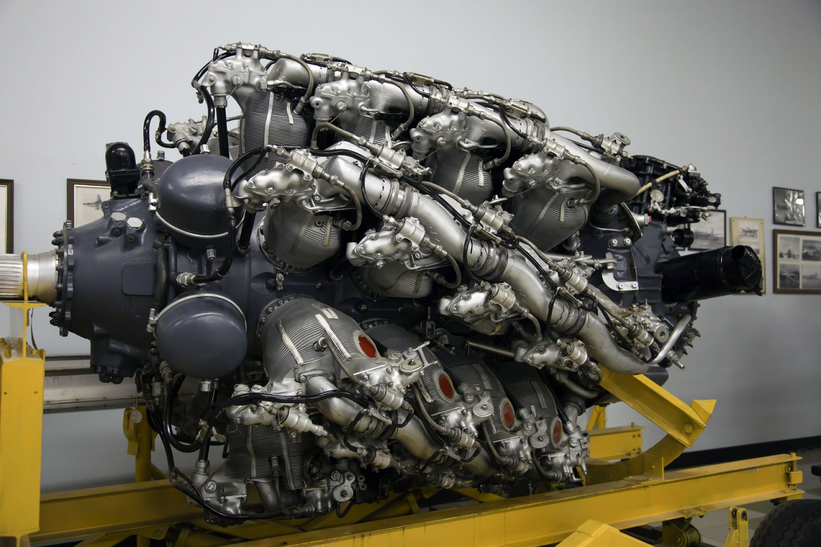 Двигатели б у газ. 28-Цилиндровый двигатель Pratt Whitney aircraft engine. Pratt & Whitney r-4360 Wasp Major. Pratt Whitney r4360 28 цилиндров. Pratt & Whitney r-4360.