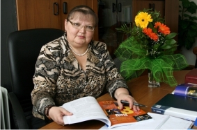 Руководитель курсов иностранных языков, профессор Тамара Николаевна Хомутова
